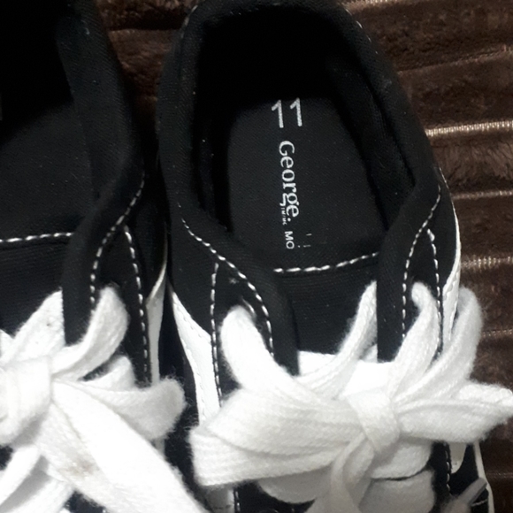Toddler size 11 George sneakers - Picture 2 of 6